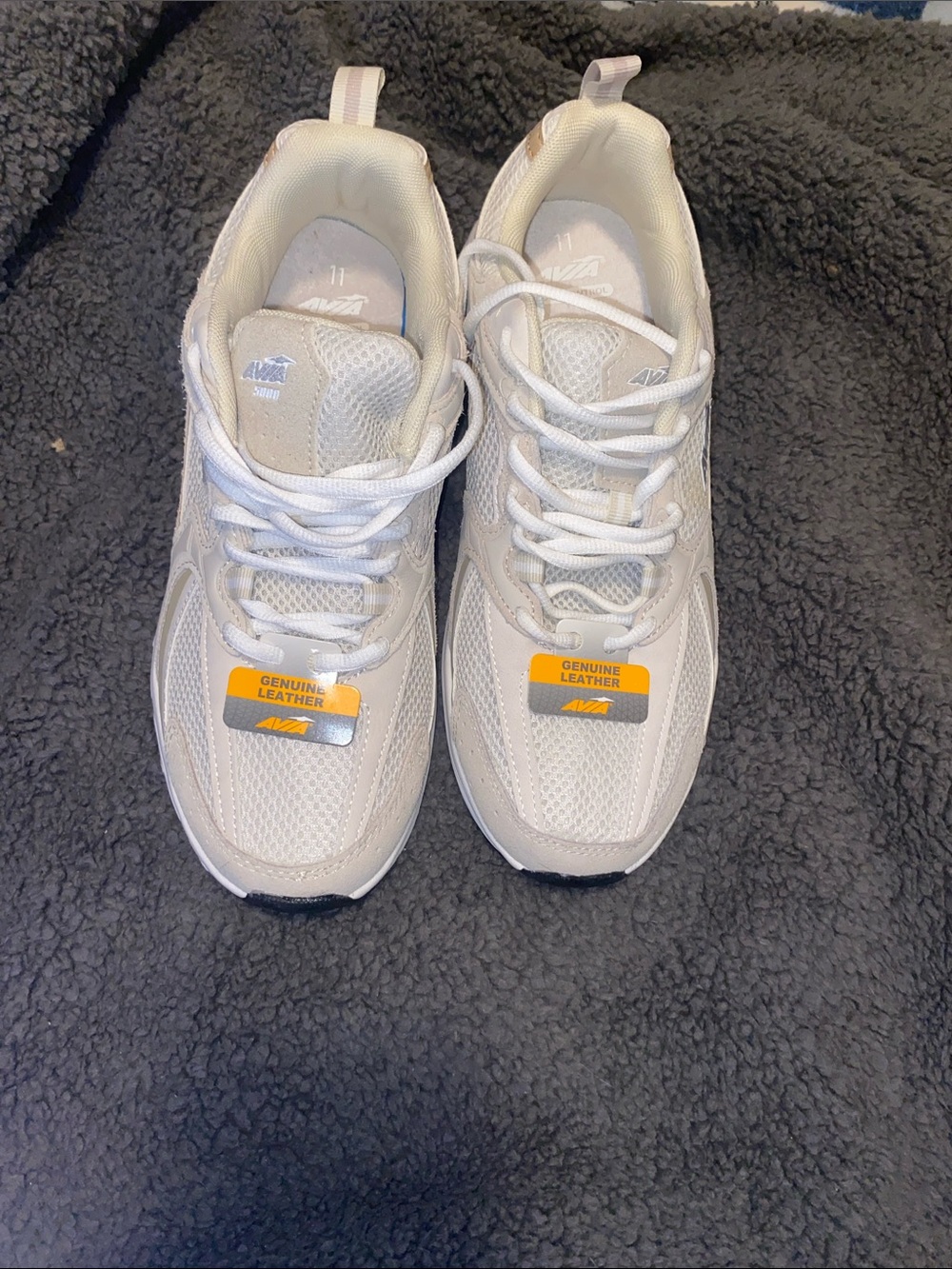 Avia White Men's Athletic Sneakers with Mesh and Leather Overlays